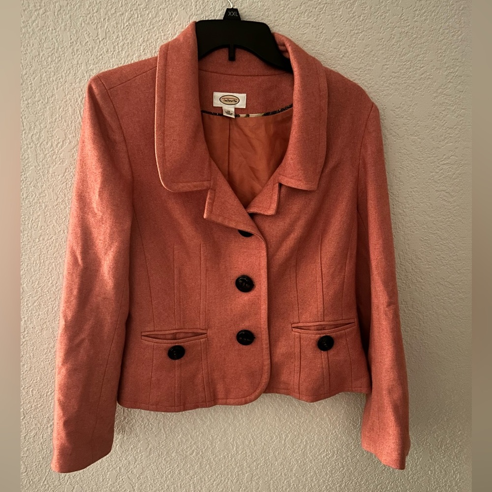 Vintage blazer size 10 on beautiful coral color.